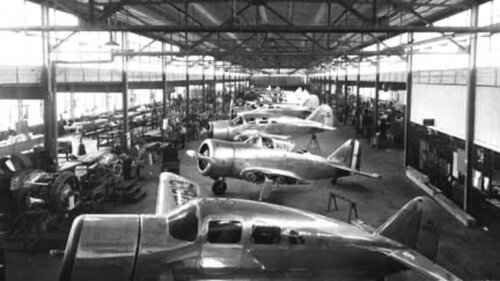 Foto storica in bianco e nero che raffigura alcuni modelli di aerei Spartan 
