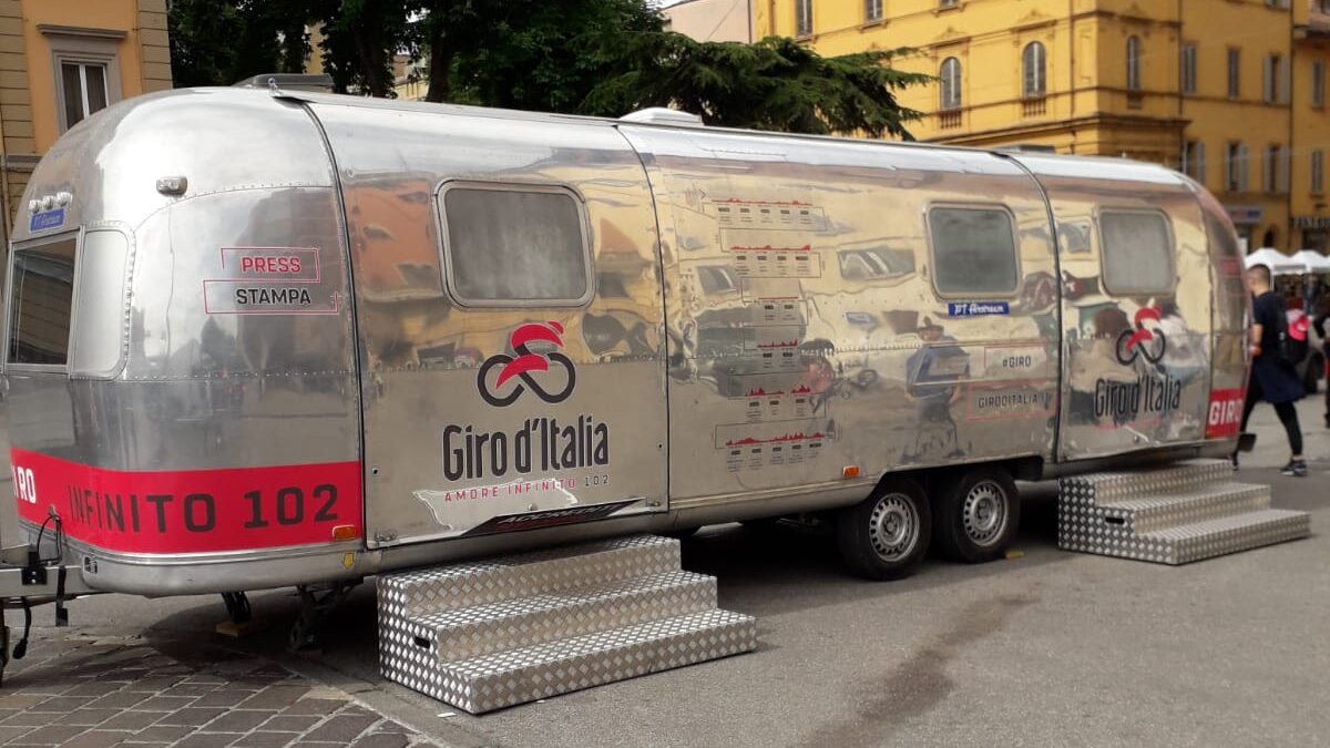 Uno dei nostri Airstream espositivi adibiti ad ufficio mobile per l’edizione del Giro d’Italia 2021