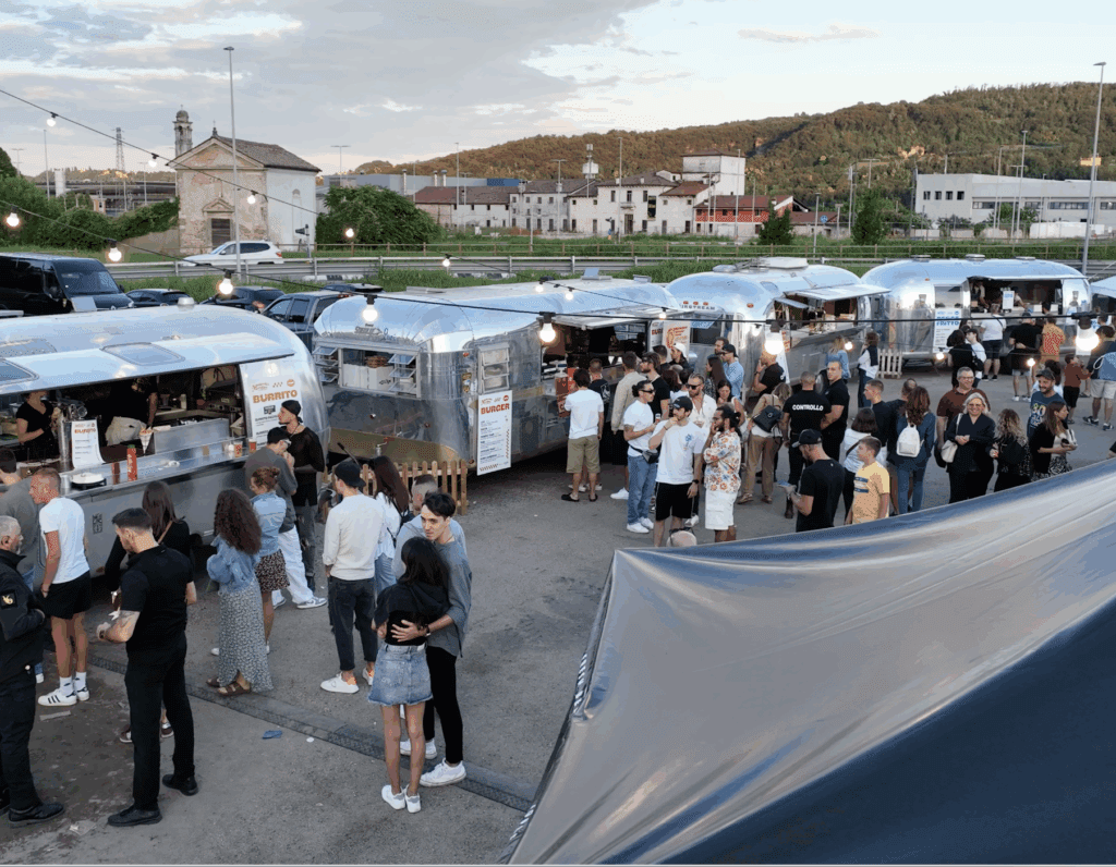 Airstream adibiti a food truck ad un evento